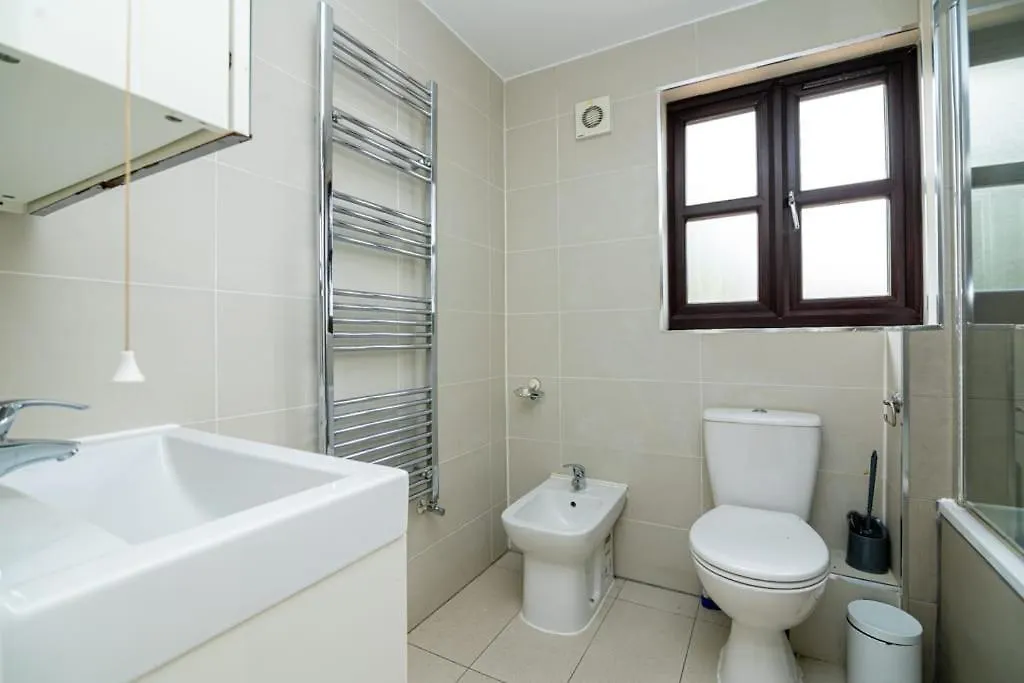 Comfortable New Refurbished Bedroom Londen Verenigd Koninkrijk