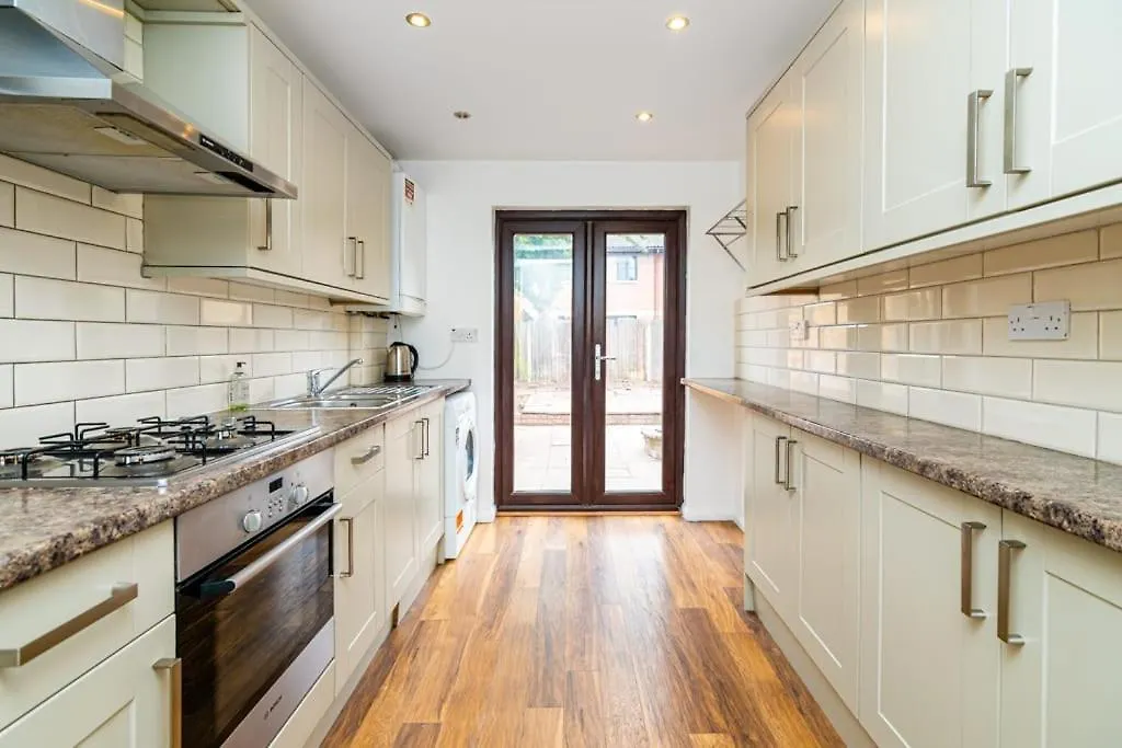 Comfortable New Refurbished Bedroom London Guest house
